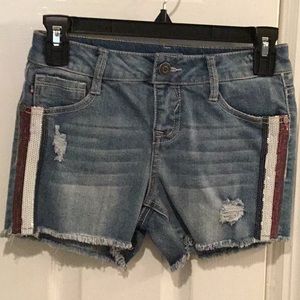 Distressed shorts with sequins